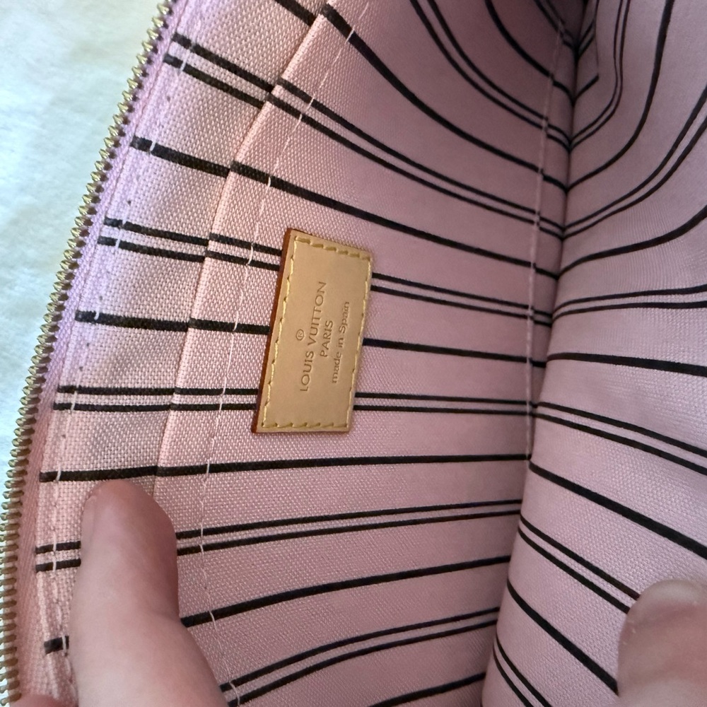 Louis Vuitton Monogram Rose Ballerine Neverfull MM and Pouch - Picture 16 of 16